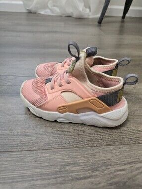 Nike Air Huarache Sneakers Little Girls Size 10